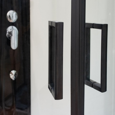 LANETA 900 ZATVORENA TUŠ KABINA polukružna 90x90x219cm crni profil/proz.staklo